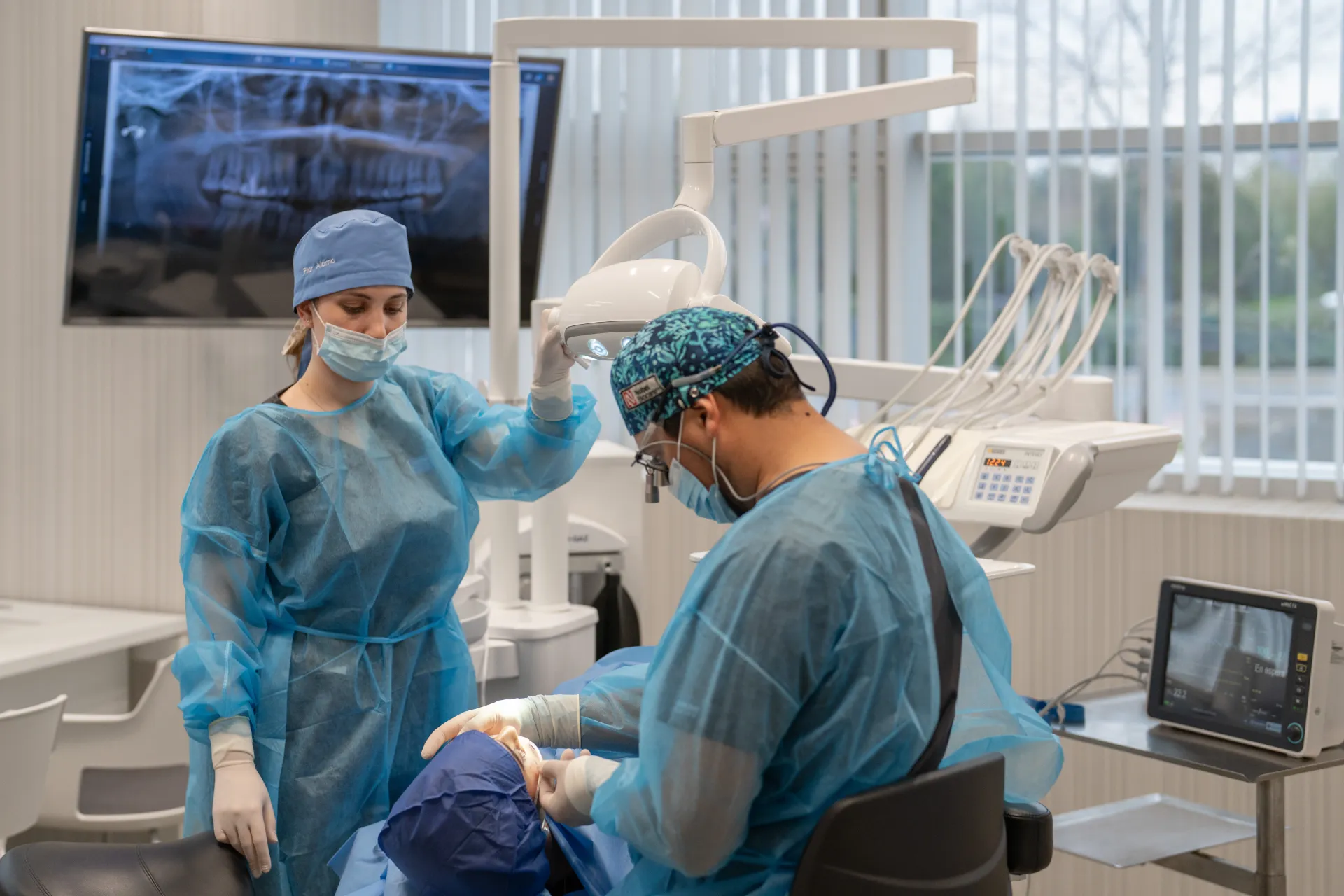 Tratamiento de cirugía oral en Corral y Vargas